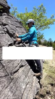 岩場を通過する際こんな間違いしてませんか？⚠️

✔️ 手と足が同時に動いている
✔️ 常に3点ついていない
✔️ 体が壁にしがみつくような姿勢になっている
✔️ 踵がつま先より浮いてる

三点支持は
**「必ず3点を固定してから1点を動かす」**
**「岩から体を離す」**
**「つま先で登り、踵はやや下げる」**
のが基本です。

たったこれだけで
安定して岩場を通過できるようになり
✅ 安定して岩に立てる
✅ 行くルートを冷静に選べる
✅ 岩場が楽しくなる

岩場に行く前に、ぜひ保存してチェックしてね⛰️

#putalipeak #三点支持 #登山初心者 #安全登山 #登山講習